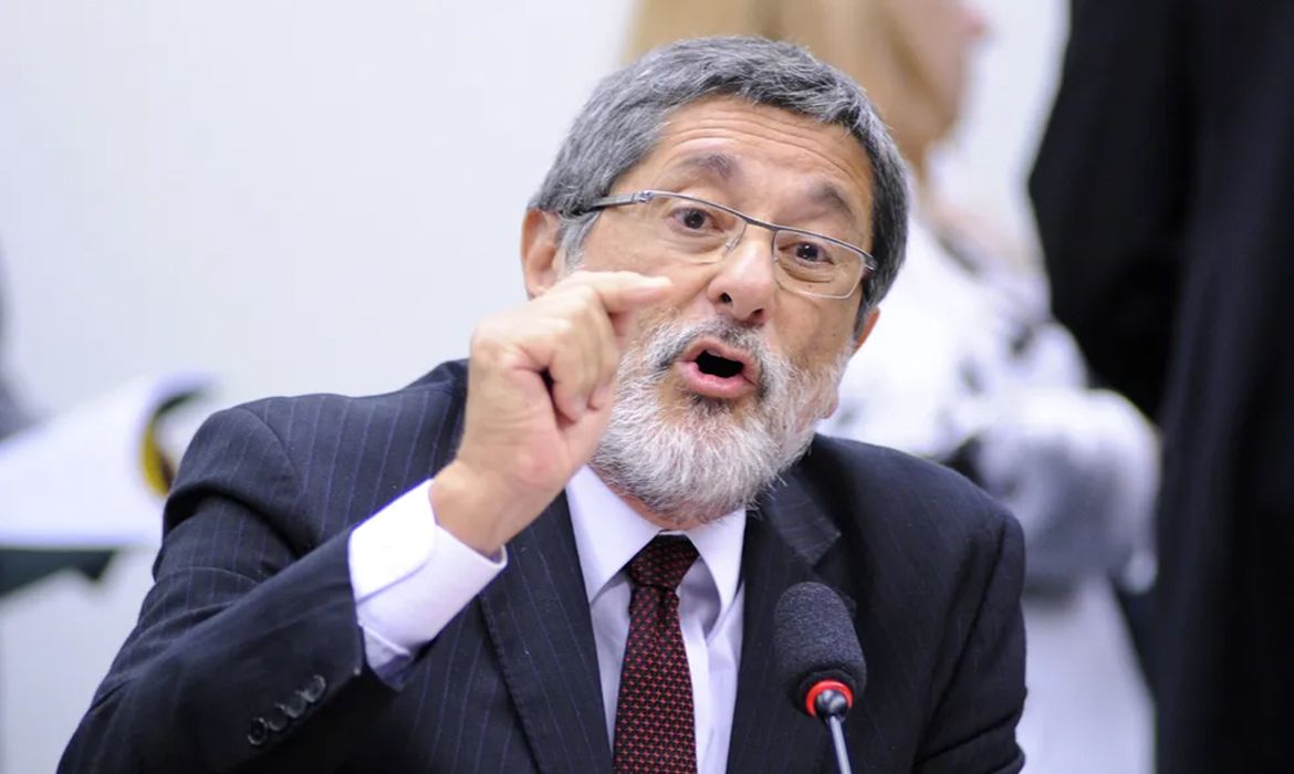 Guerra no Irã revela vulnerabilidades energéticas do Brasil, alerta ex-presidente da Petrobras - risco energético do Brasil