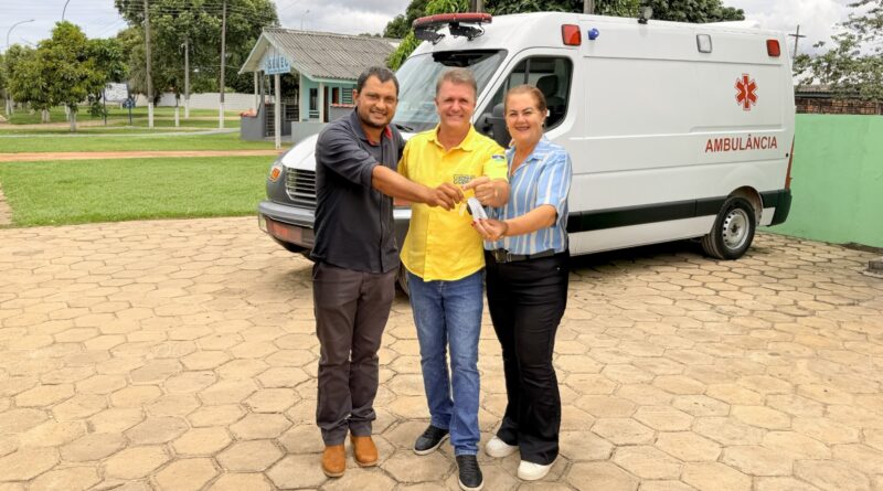 Prefeita Valéria Garcia e vereador Dora agradecem deputado Luizinho Goebel por ambulância de R$ 315 mil para Pimenteiras do Oeste