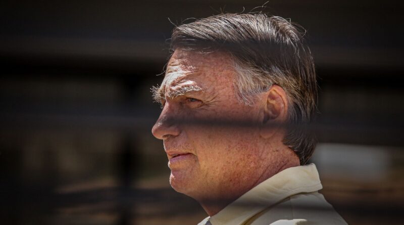 Bolsonaro permanece na UTI com quadro estável e sem previsão de alta, diz hospital - Bolsonaro na UTI