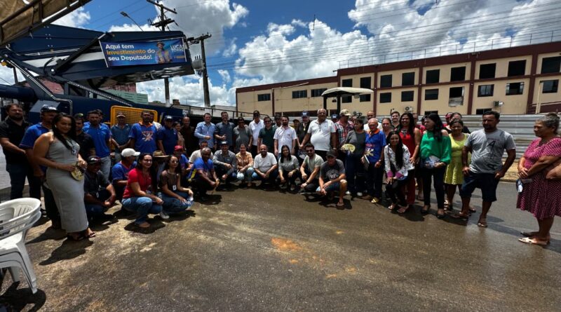 Buritis recebe R$ 1,2 milhão em implementos agrícolas e primeira recolhedora de café - implementos agrícolas em Buritis