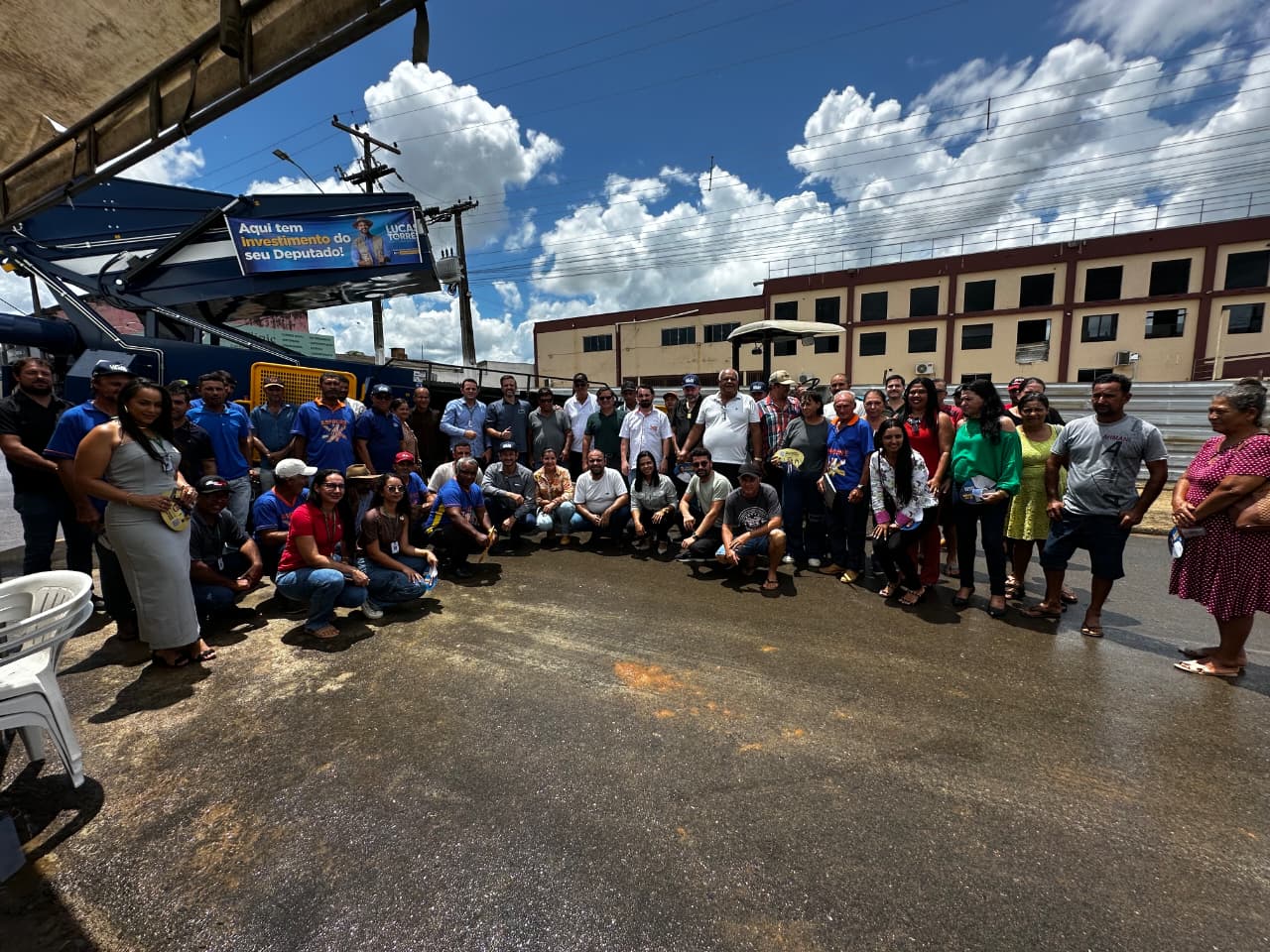 Buritis recebe R$ 1,2 milhão em implementos agrícolas e primeira recolhedora de café - implementos agrícolas em Buritis