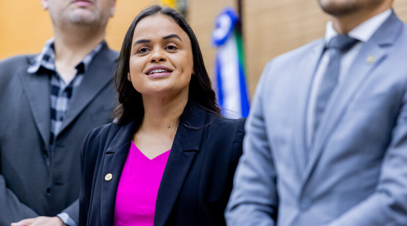 Deputada Dra. Taíssa promove entrega de trator para fortalecer a bacia leiteira em Nova Mamoré - entrega de trator em Nova Mamoré