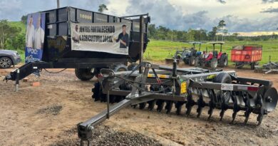 Deputado Alan Queiroz fortalece agricultura familiar em Monte Negro com entrega de equipamentos agrícolas