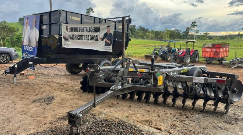 Deputado Alan Queiroz fortalece agricultura familiar em Monte Negro com entrega de equipamentos agrícolas