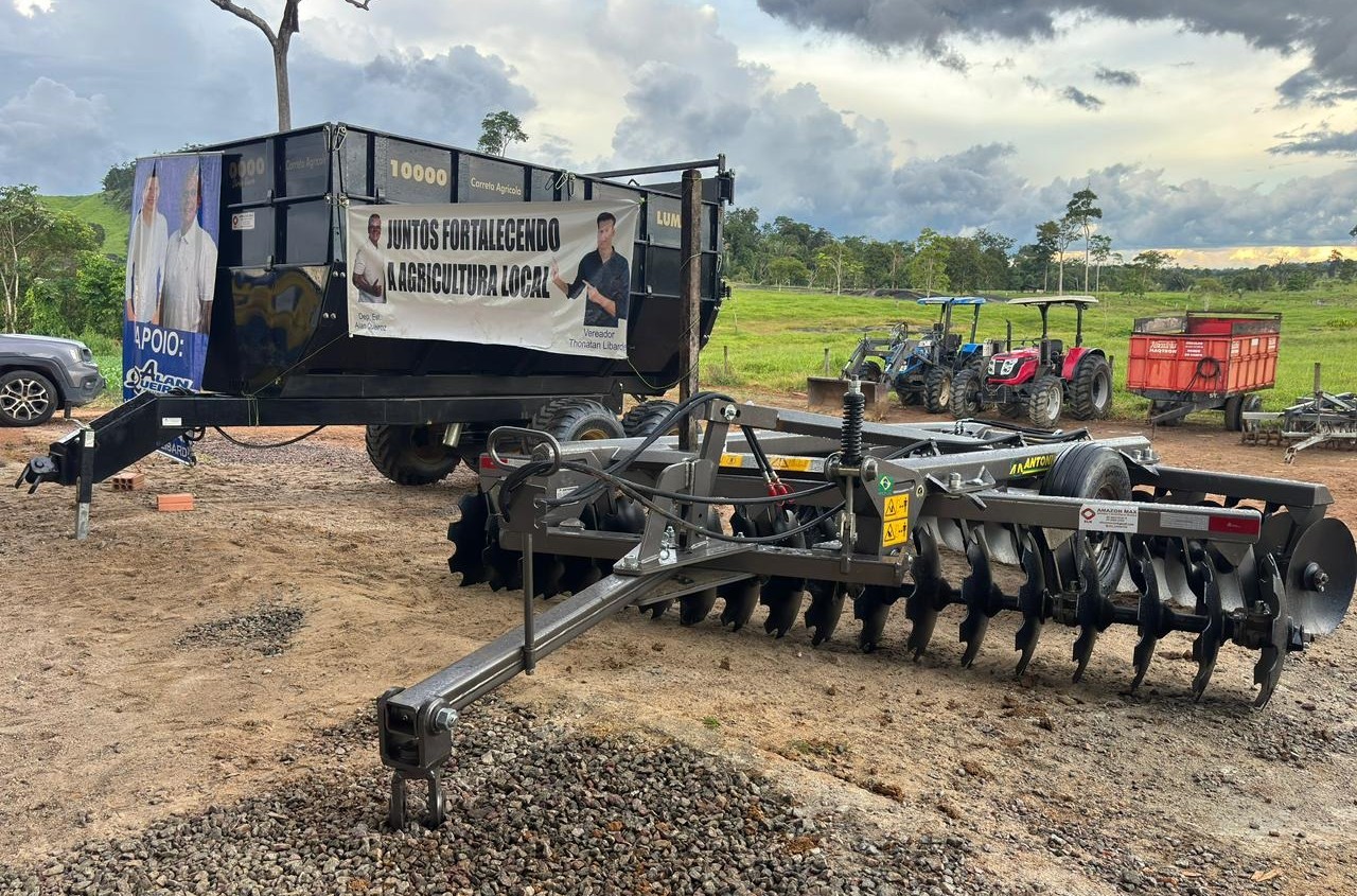 Deputado Alan Queiroz fortalece agricultura familiar em Monte Negro com entrega de equipamentos agrícolas