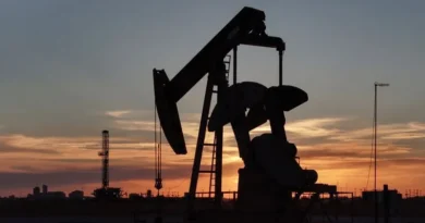 Preço do petróleo ultrapassa US$115 após ataques no Oriente Médio e tensão global aumenta