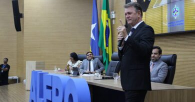 Deputado Luizinho Goebel indica reforma geral da Escola Emburana em Presidente Médice