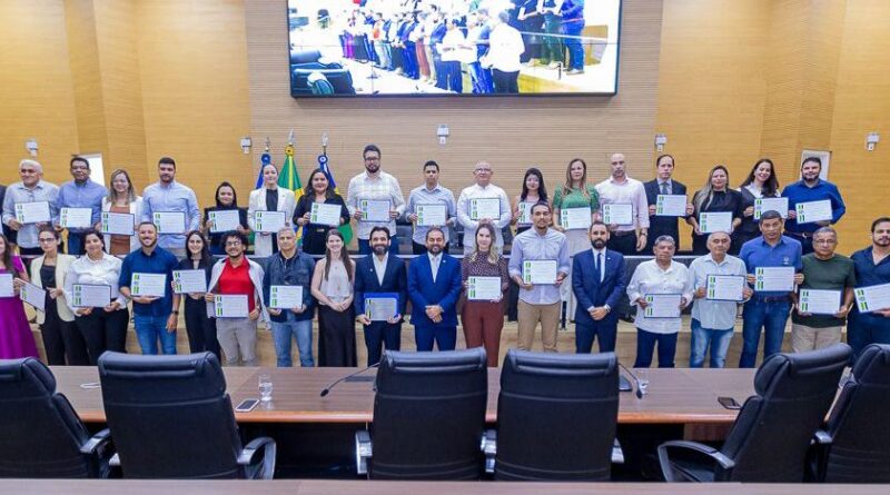 Laerte Gomes homenageia servidores do DER-RO e concede título honorário ao coronel Eder Fernandes - homenagem servidores DER-RO