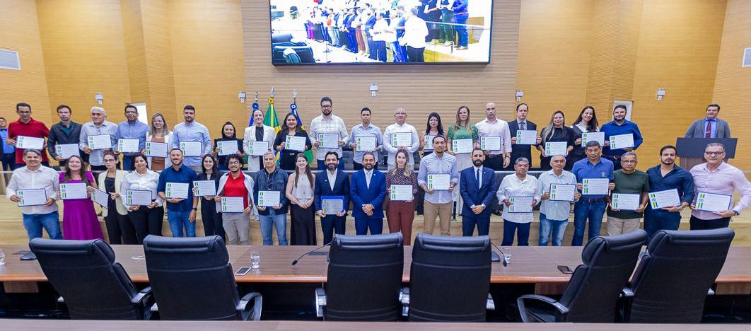 Laerte Gomes homenageia servidores do DER-RO e concede título honorário ao coronel Eder Fernandes - homenagem servidores DER-RO