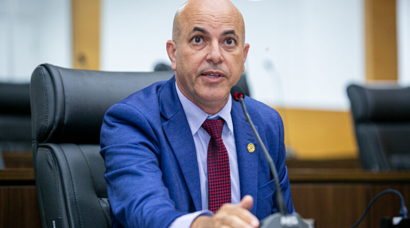 Projeto de Ismael Crispin cria assentos simbólicos para vítimas de violência contra a mulher em Rondônia