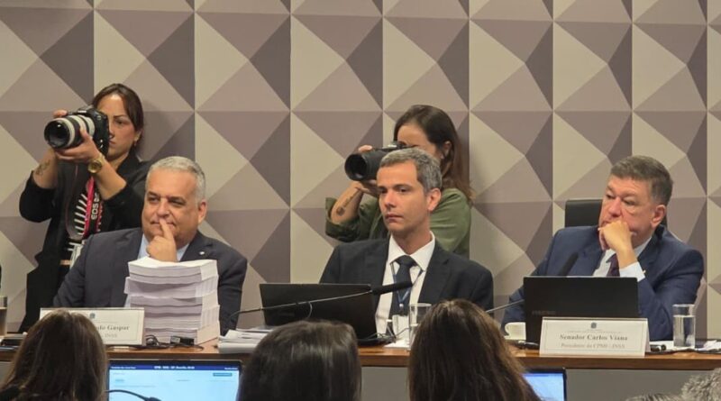 Relatório da CPMI do INSS é iniciado com indiciamento de cerca de 220 pessoas