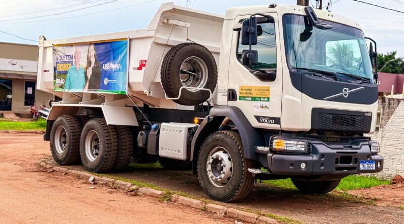 Vista Alegre recebe caminhão caçamba para infraestrutura com apoio da deputada Gislaine Lebrinha - caminhão caçamba Vista Alegre