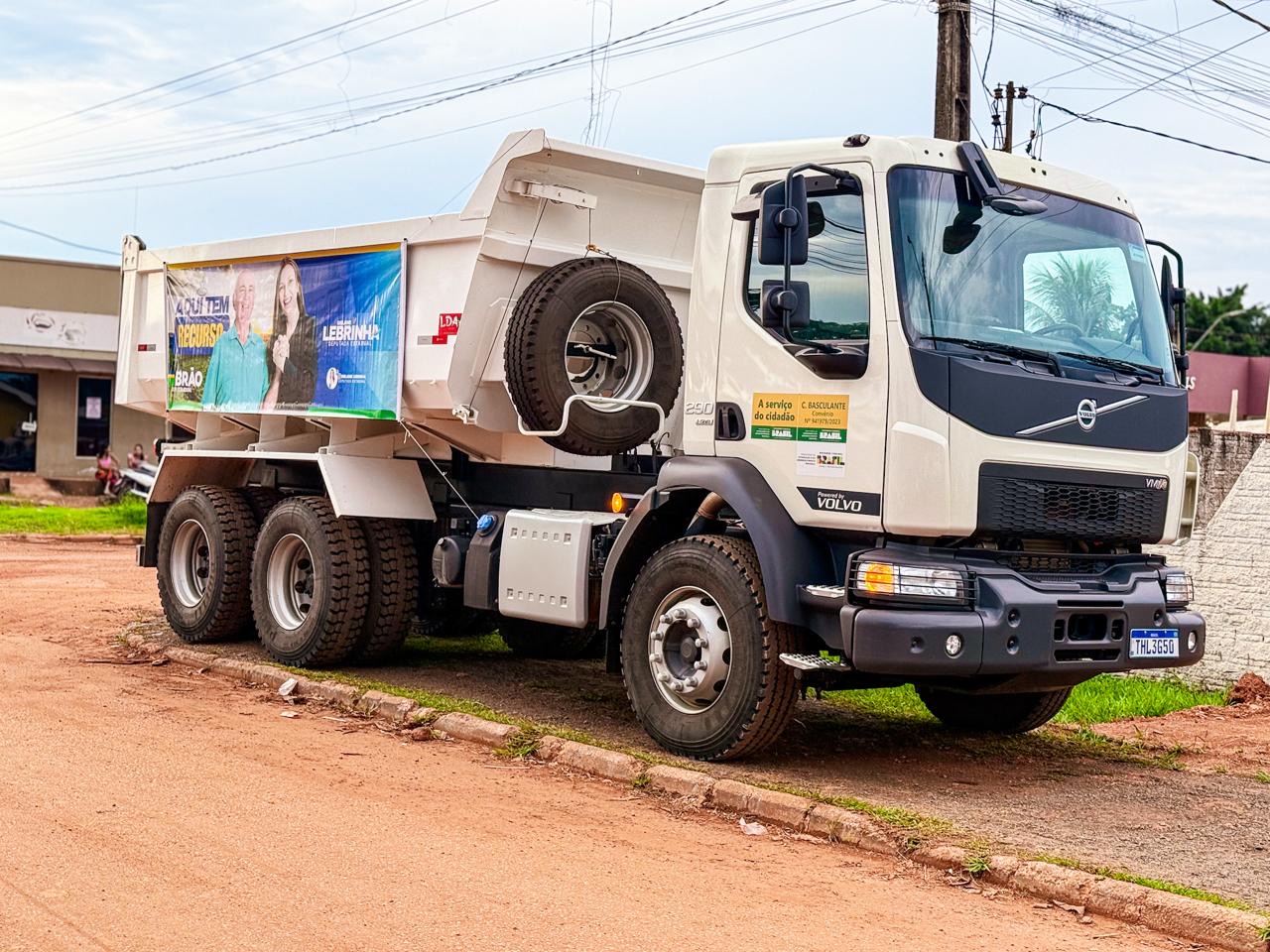Vista Alegre recebe caminhão caçamba para infraestrutura com apoio da deputada Gislaine Lebrinha - caminhão caçamba Vista Alegre