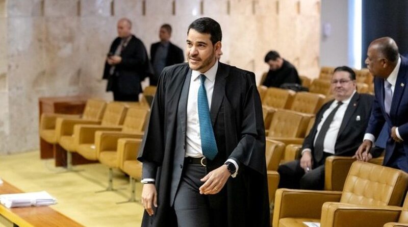 Senador Weverton apresenta parecer favorável à indicação de Jorge Messias ao STF