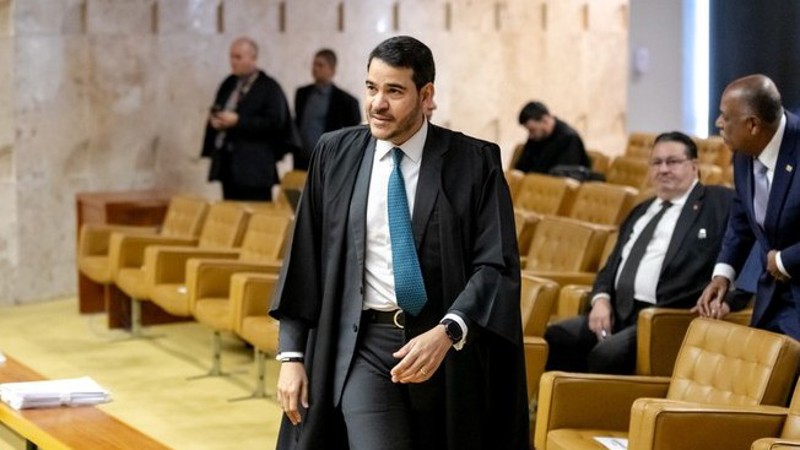 Senador Weverton apresenta parecer favorável à indicação de Jorge Messias ao STF