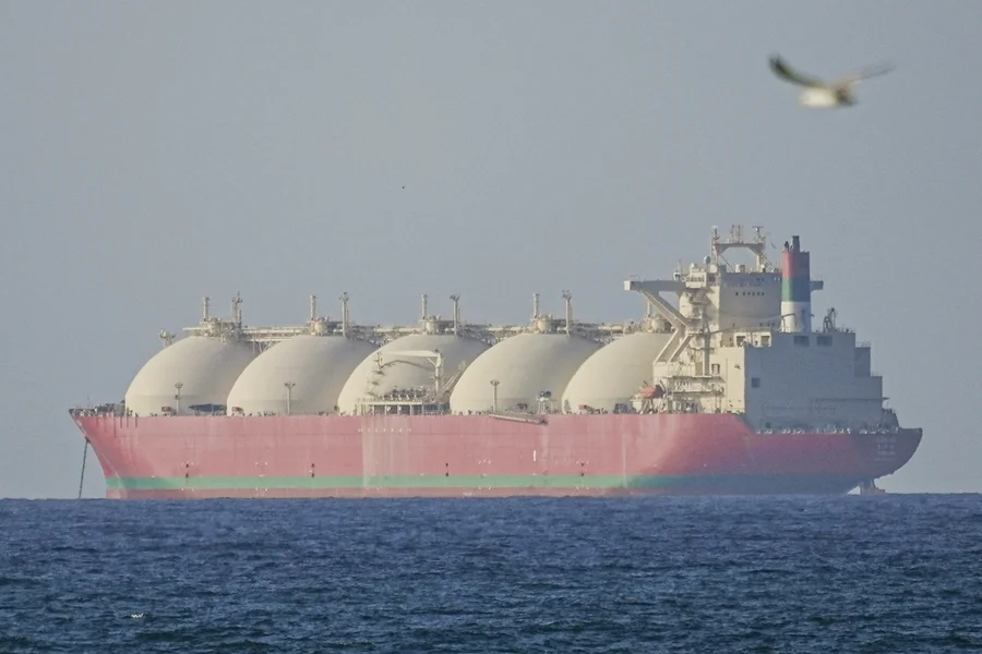 Preço do petróleo recua 10% após reabertura do Estreito de Ormuz em trégua no Oriente Médio