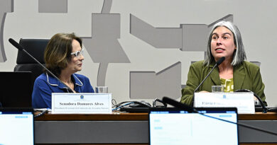 Cigarro eletrônico atrai jovens e aumenta dependência de nicotina, alertam especialistas