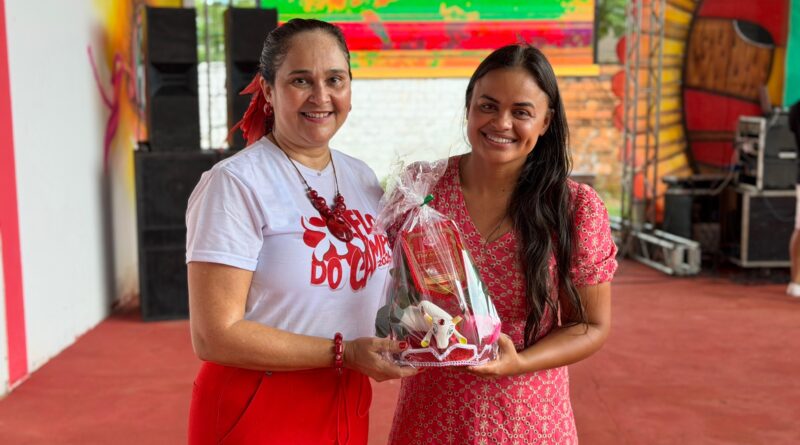 Deputada Dra. Taíssa é homenageada pela agremiação Boi Flor do Campo em Guajará-Mirim - Dra. Taíssa homenagem Boi Flor do Campo
