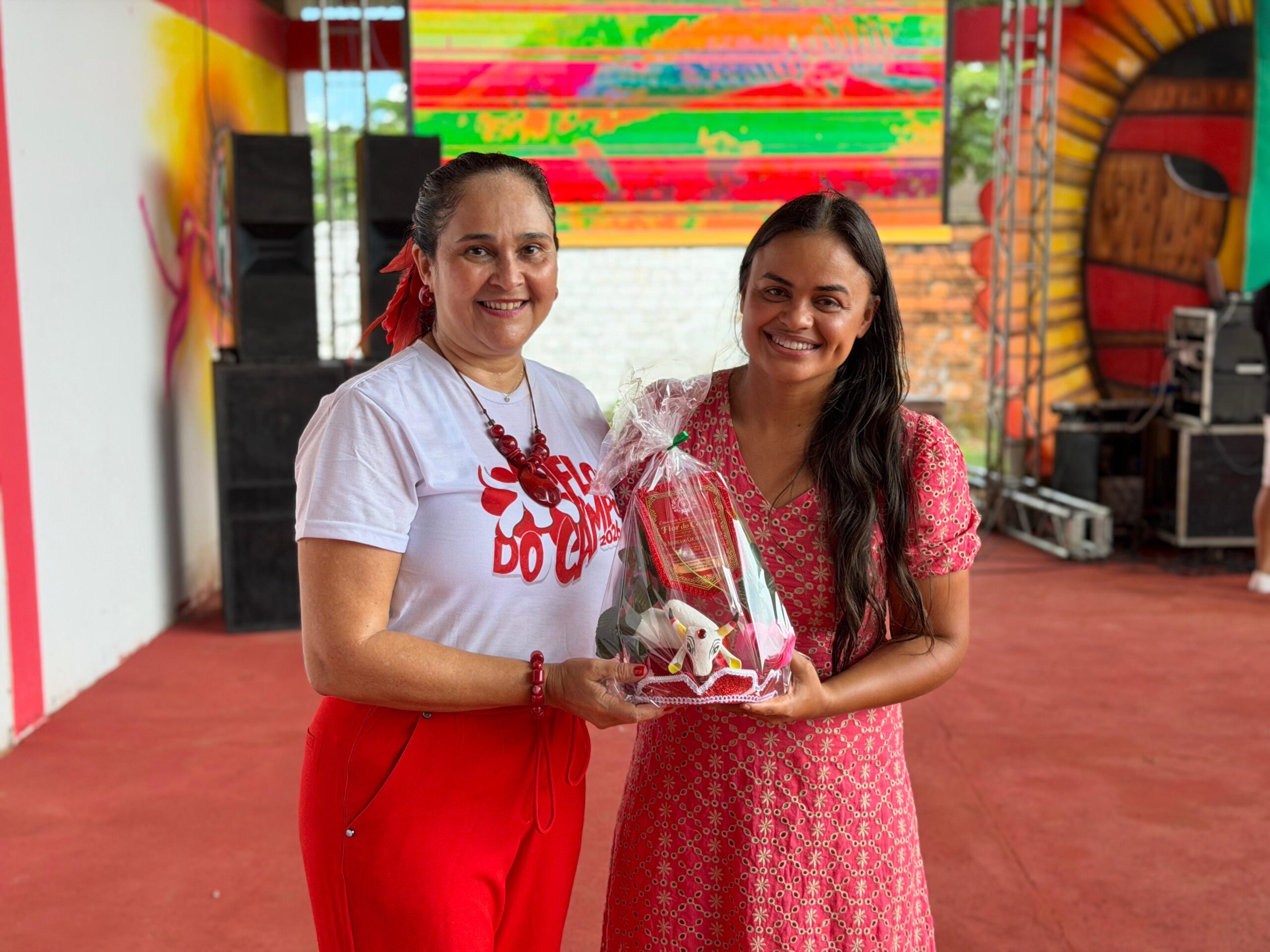 Deputada Dra. Taíssa é homenageada pela agremiação Boi Flor do Campo em Guajará-Mirim - Dra. Taíssa homenagem Boi Flor do Campo