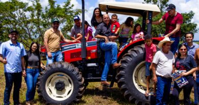 Deputado Ismael Crispin fortalece agricultura familiar com entrega de trator em Seringueiras - agricultura familiar em Seringueiras