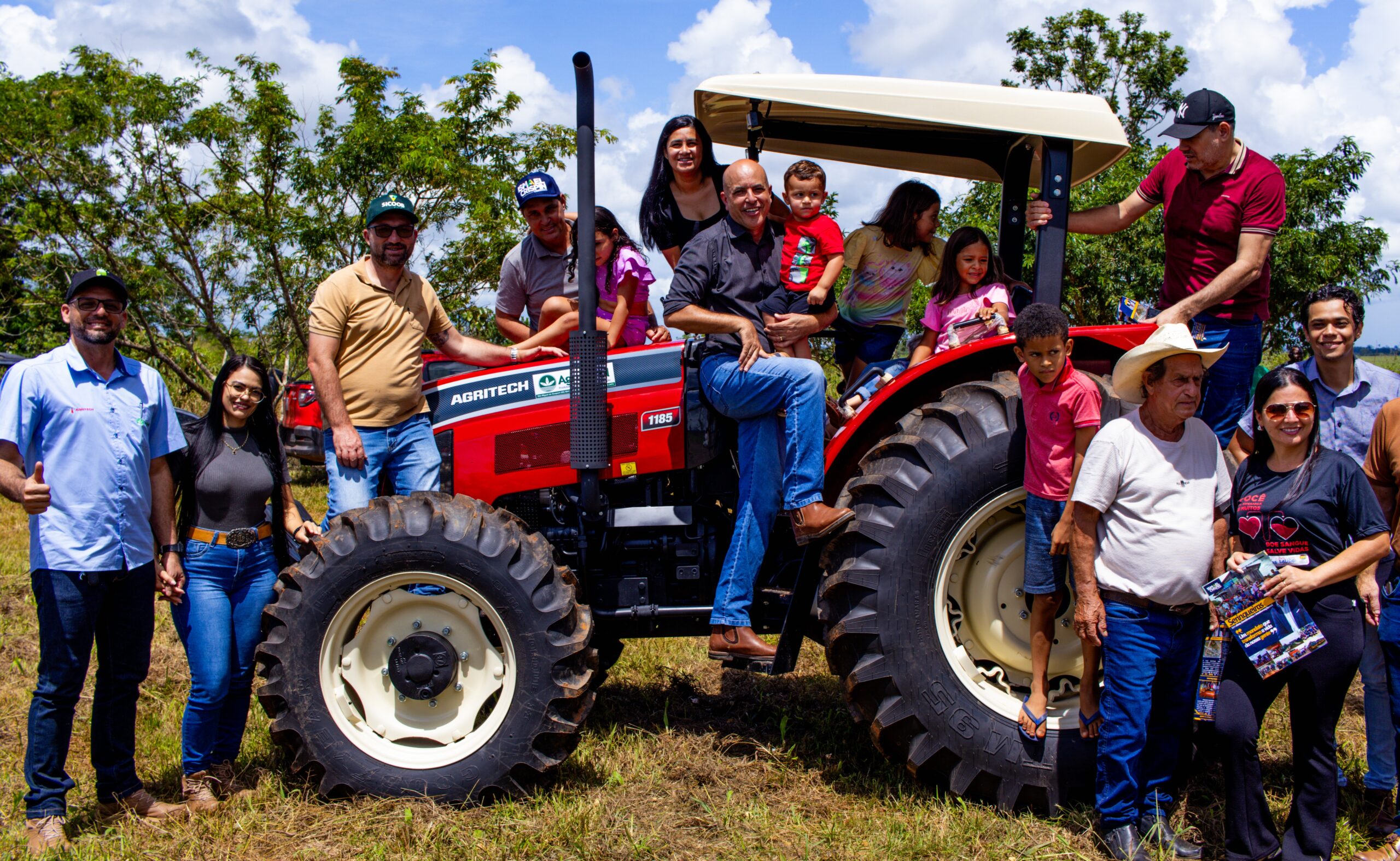 Deputado Ismael Crispin fortalece agricultura familiar com entrega de trator em Seringueiras - agricultura familiar em Seringueiras