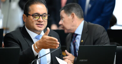 Projeto aprovado no Senado garante emissão gratuita de documentos para pessoas em situação de rua