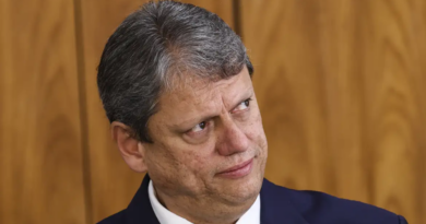 Tarcísio de Freitas critica populismo na escala 6x1 e defende renovação política em São Paulo