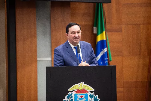 Valdir Barranco defende igualdade salarial e benefícios para professores de Mato Grosso - valorização dos professores em Mato Grosso