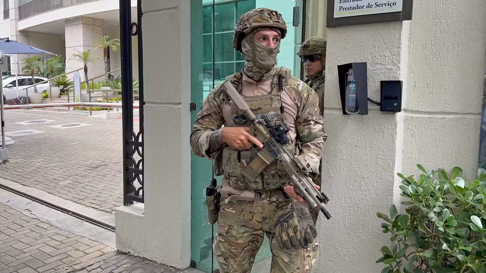 Operação da PF no Rio de Janeiro mira Cláudio Castro e investiga fraudes fiscais na Refit - Operação da Polícia Federal no Rio de Janeiro