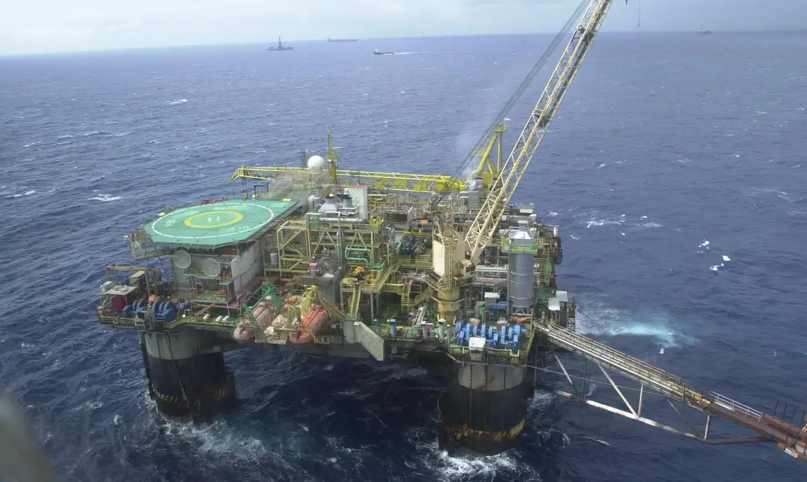 Brasil registra recorde na produção de petróleo em meio à guerra no Irã - produção de petróleo no Brasil