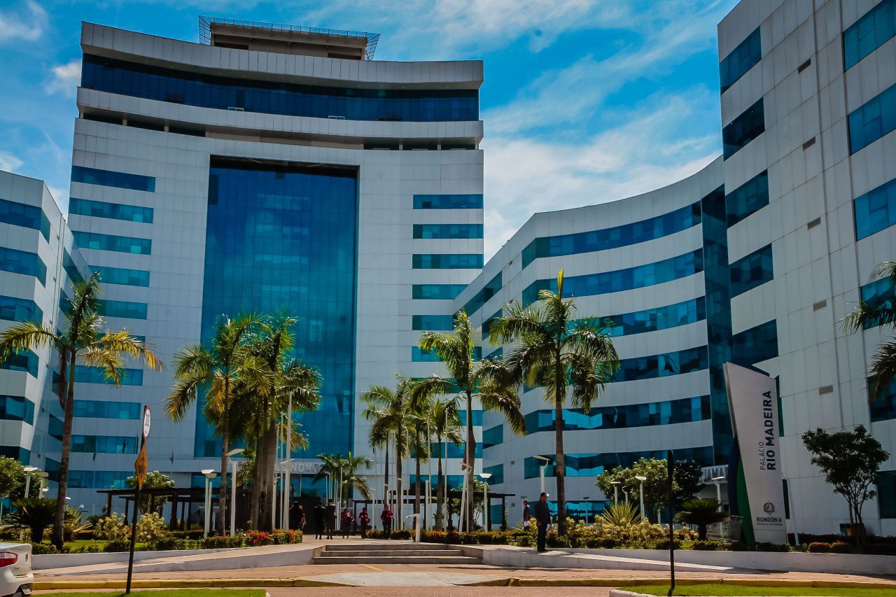 Críticas de Hildon Chaves revelam divisão no PSD e estratégia de Adailton Fúria para se distanciar de Marcos Rocha - pré-candidatos ao governo de Rondônia