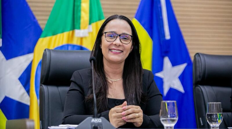 Investimento para as crianças: Rosangela Donadon garante quase R$ 1 milhão para playgrounds em escolas municipais de Chupinguaia