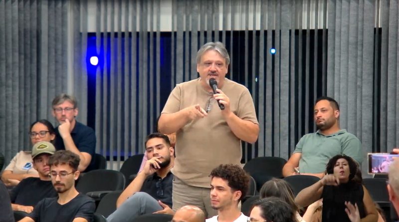 VÍDEO: durante audiência para discutir projetos no trecho urbano da BR 364, em Vilhena, estudantes fazem questionamentos